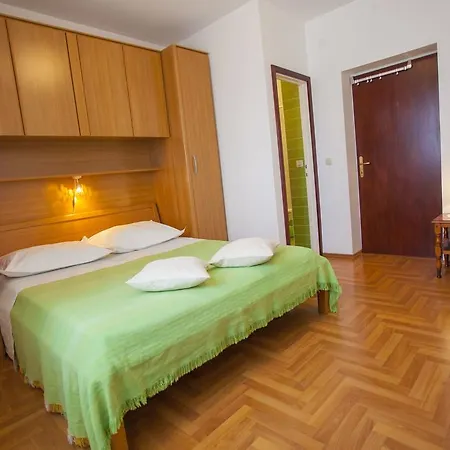 Joni Apartment *
