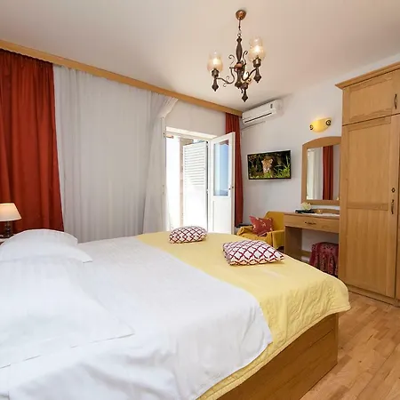 Joni Apartment